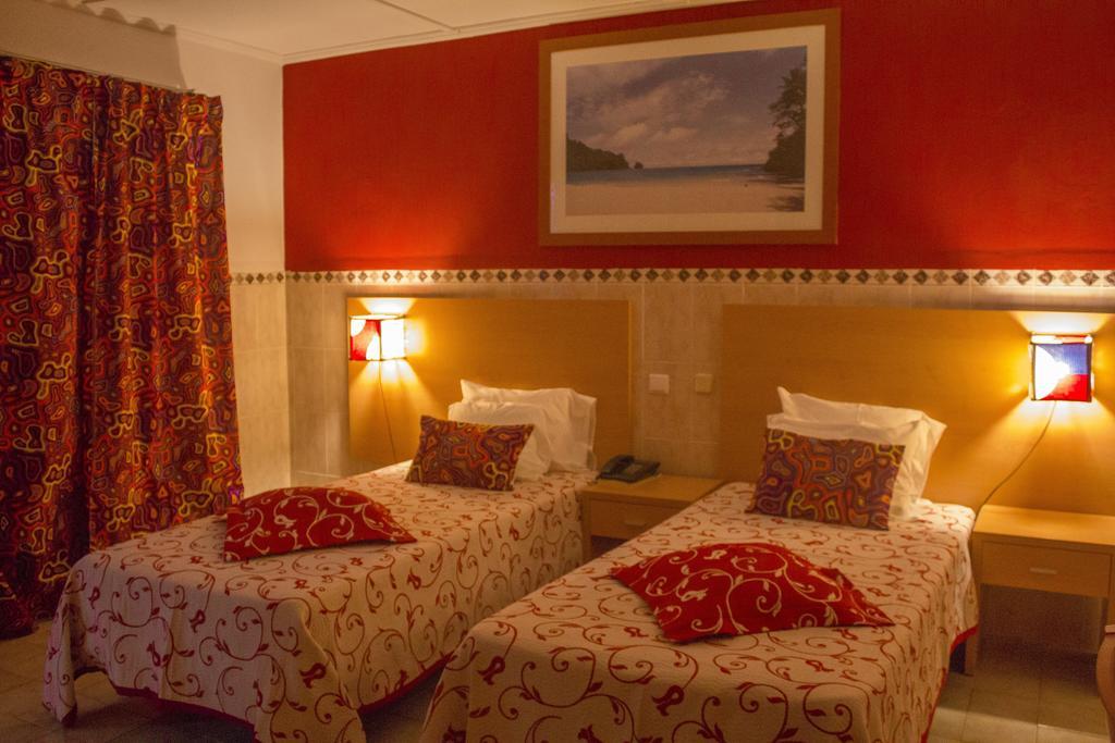 Hotel Avenida Сао Томе Екстериор снимка