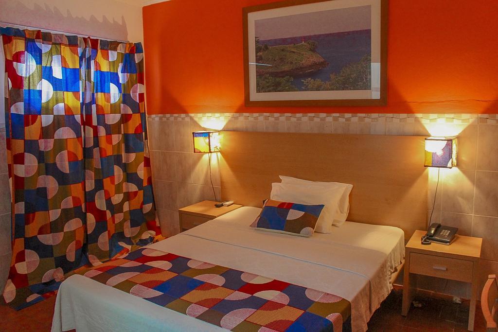 Hotel Avenida Сао Томе Екстериор снимка